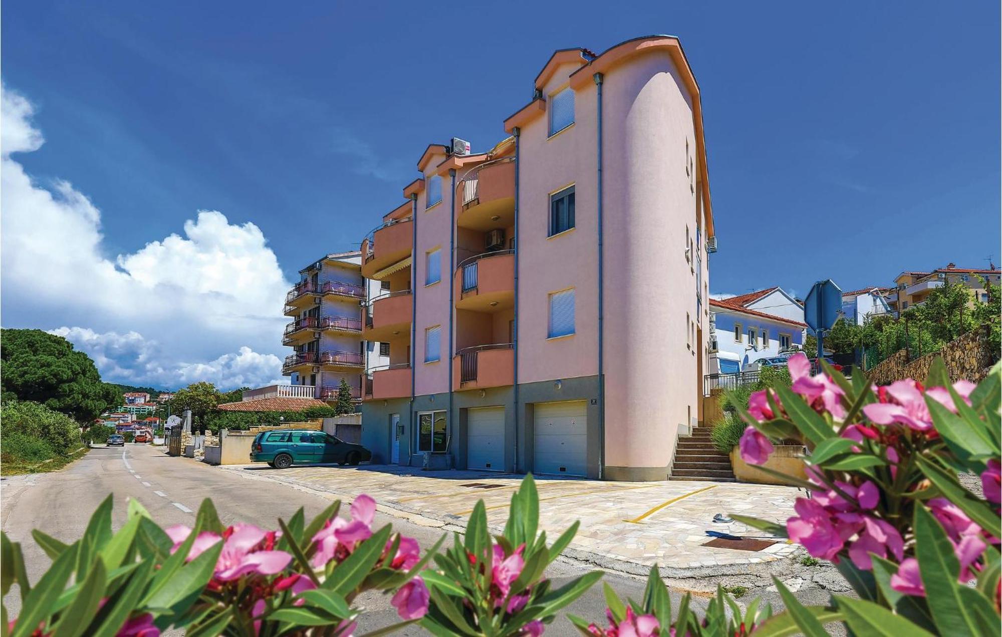 1 Bedroom Stunning Apartment In Okrug Gornji تروغير المظهر الخارجي الصورة