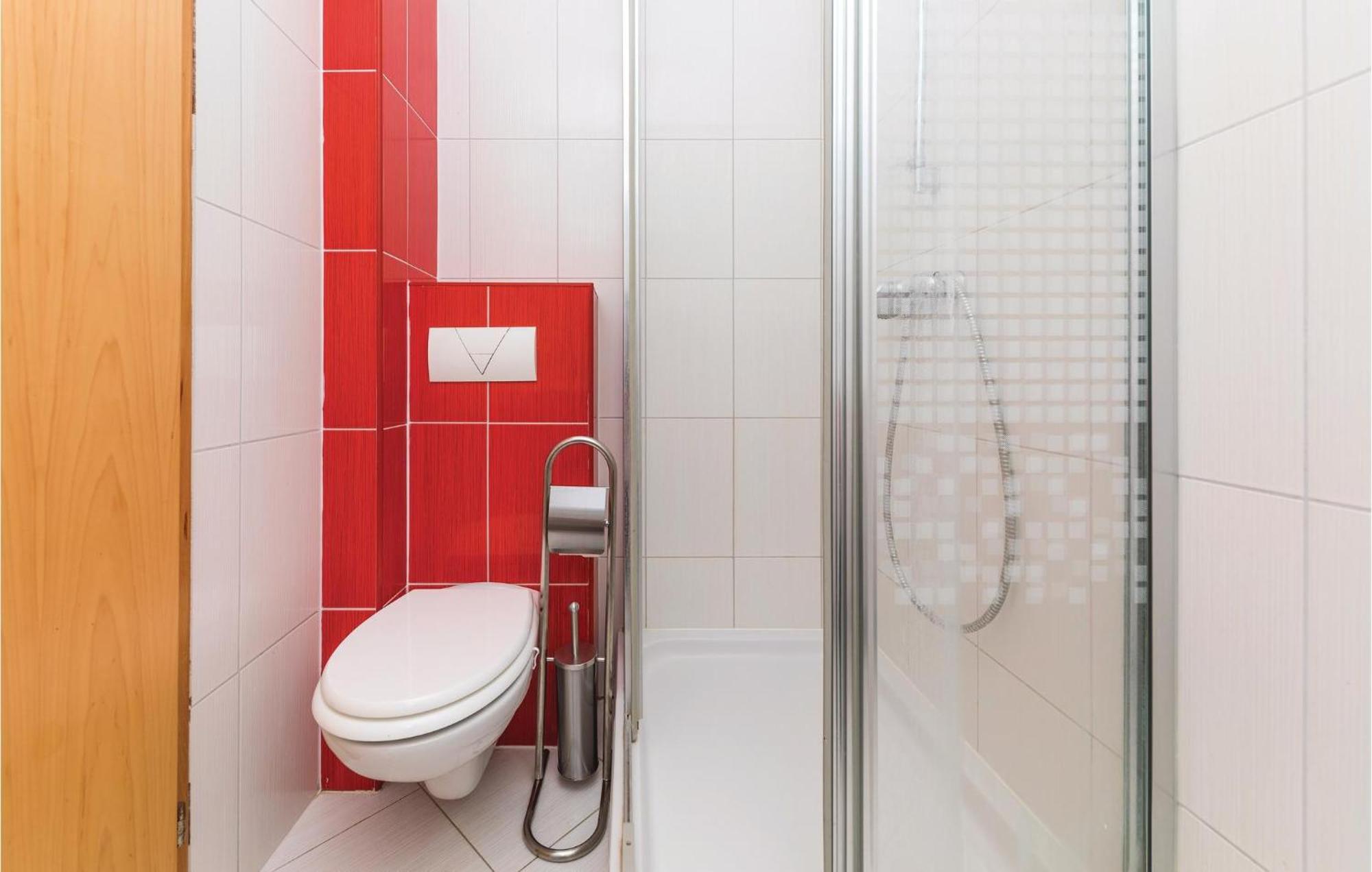 1 Bedroom Stunning Apartment In Okrug Gornji تروغير المظهر الخارجي الصورة