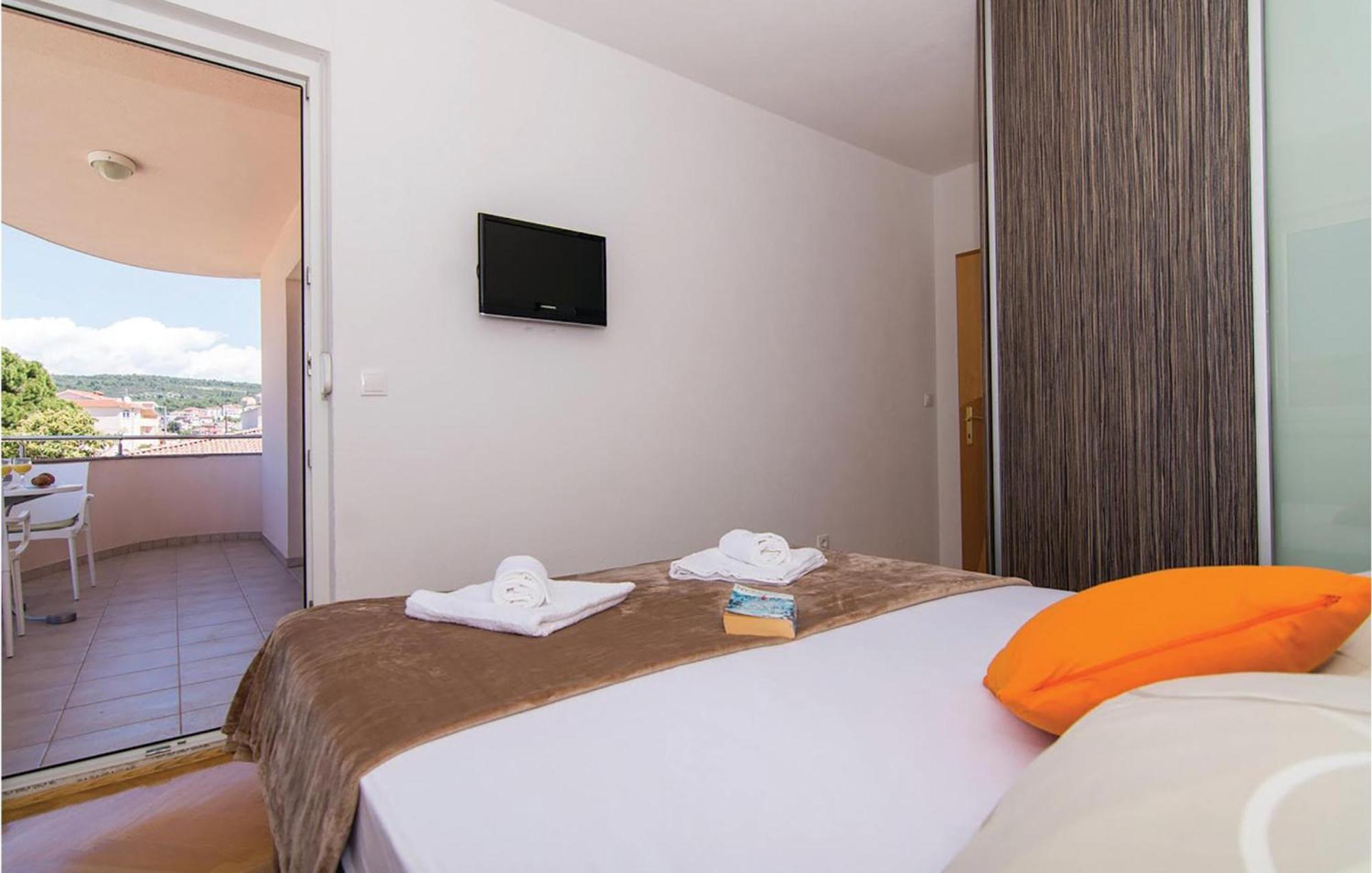 1 Bedroom Stunning Apartment In Okrug Gornji تروغير المظهر الخارجي الصورة